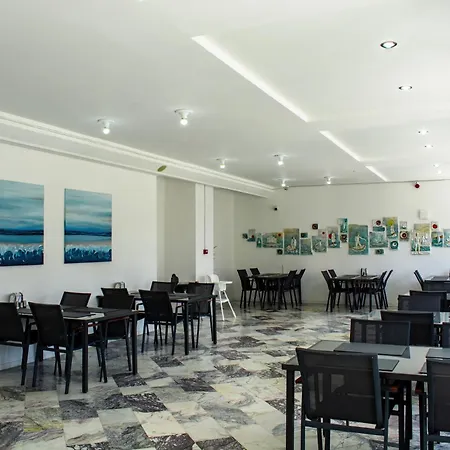 Z Hotel *